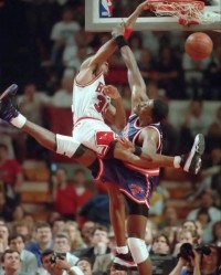 星空体育官网-历史级的小前锋！媒体晒旧照祝斯科蒂-皮蓬60岁生日快乐