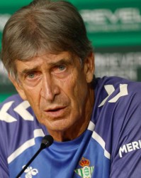 佩莱格里尼：还没和俱乐部谈续约；安东尼的体能状况还需考察