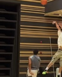 只能三次运球！吴泽加冕和美国知名训练师德文打了一个半小时单挑