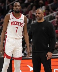 xingkong.com-NBA火箭111-94大胜尼克斯：杜兰特27分全能发挥