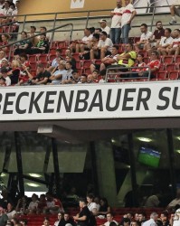 觉得德超杯没意义，斯图加特和拜仁部分球迷进行了抗议